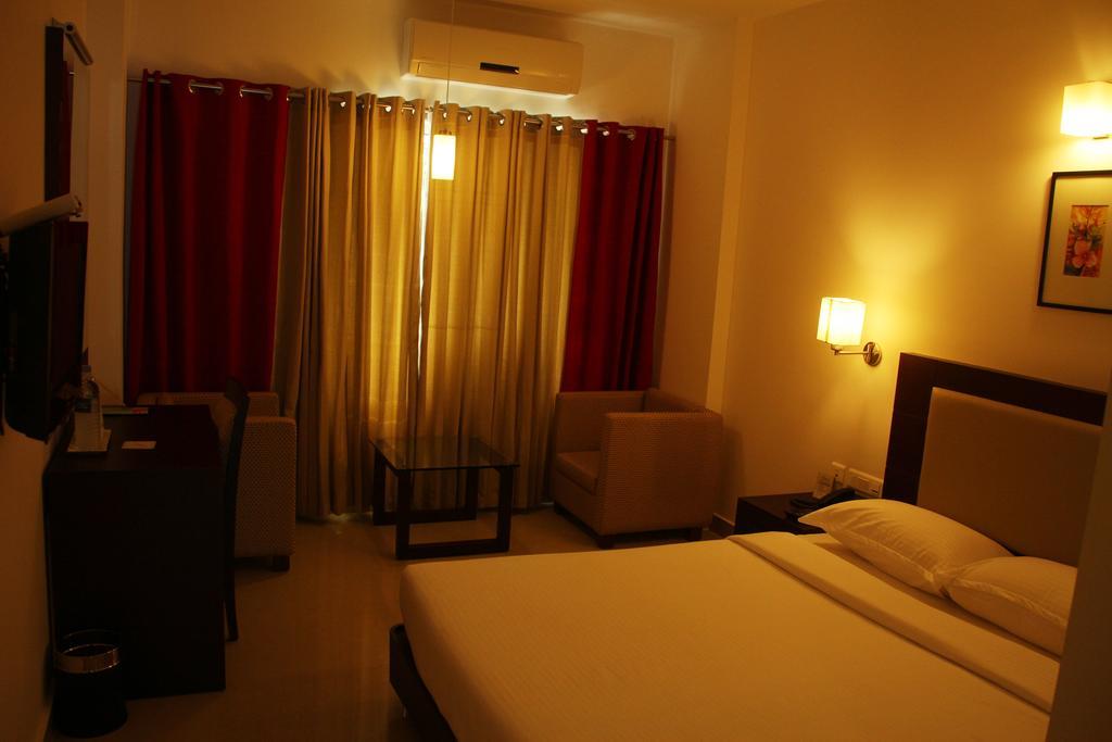 Hotel Hills Park Pathanāmthitta Oda fotoğraf