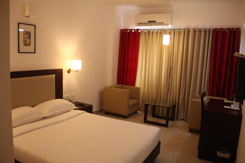 Hotel Hills Park Pathanāmthitta Oda fotoğraf